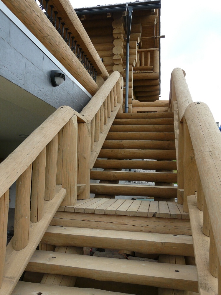 Blockhausartige Treppen