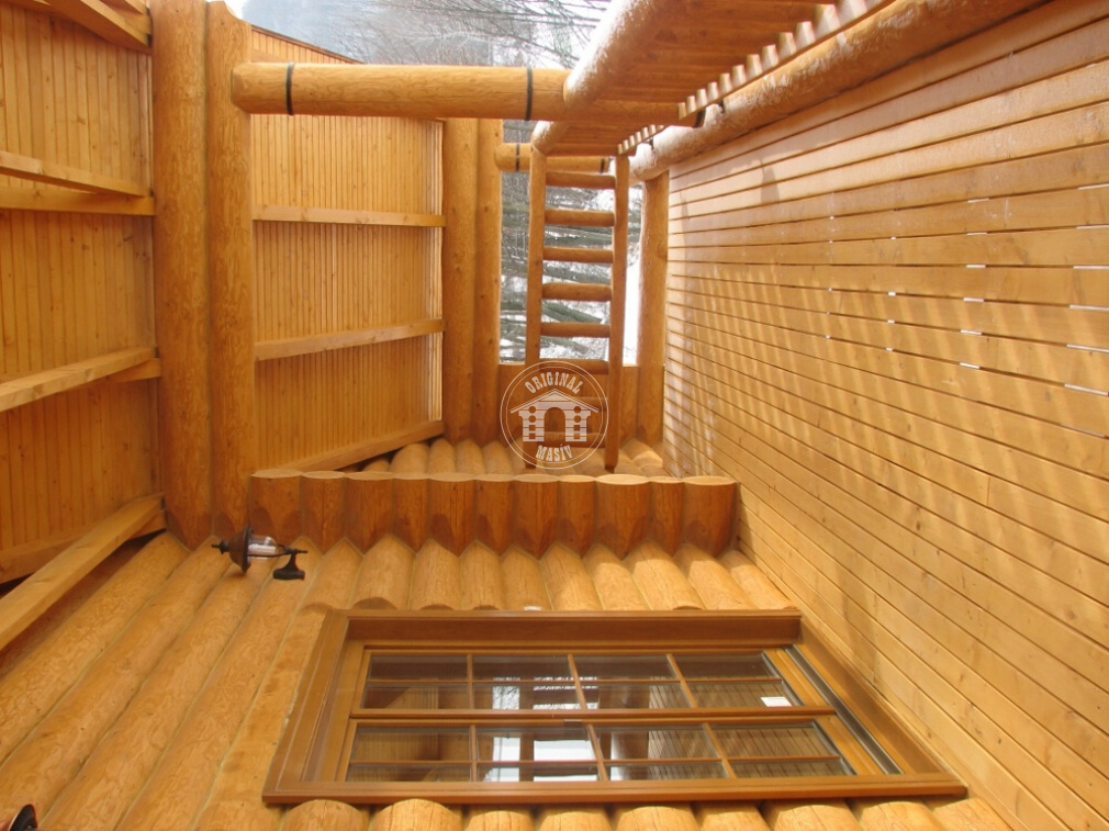 Blockhütte – Detail des Balkons