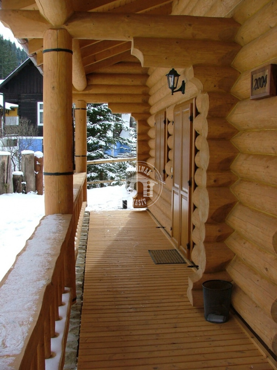 Blockhaus–Einfamilienhaus – Terrasse