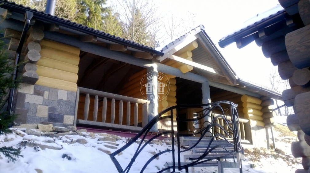 Blockhausartiger Pavillon