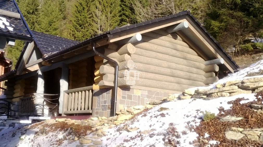 Blockhausartiger Pavillon