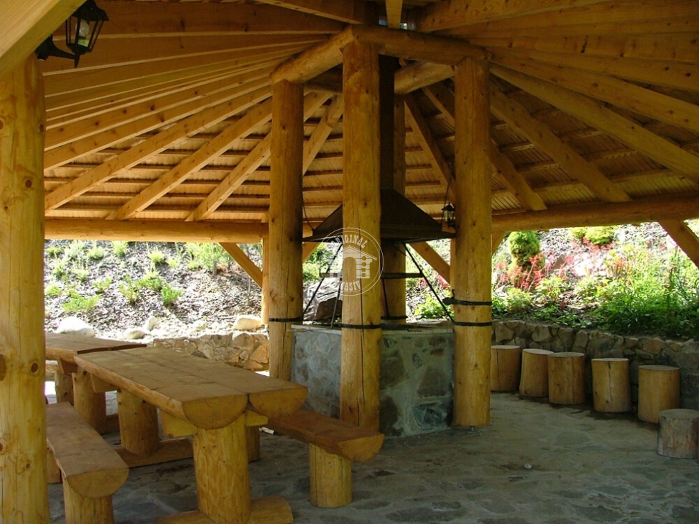 Blockhausartiger Pavillon