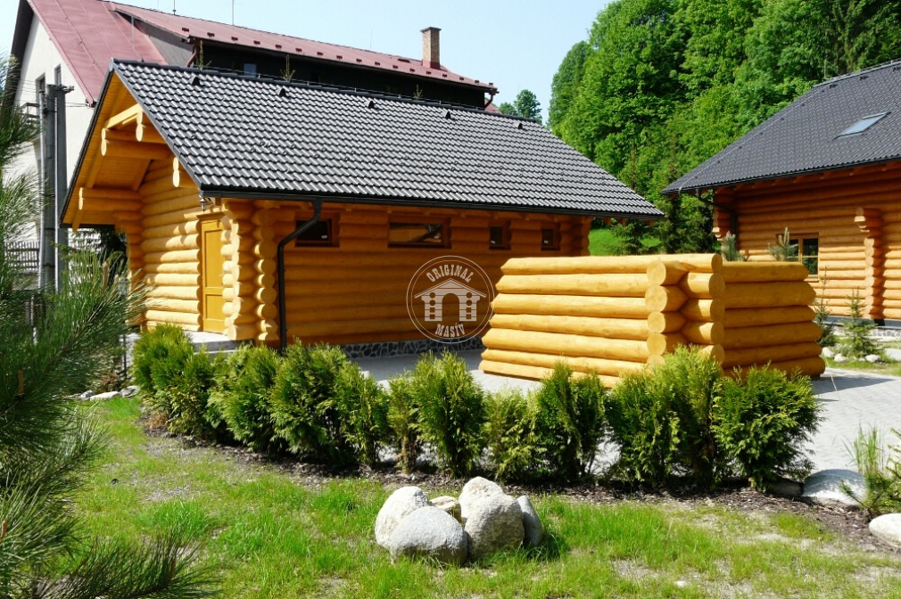 Blockhausartige Sauna im Erholungsgebiet