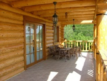 Blockhaus–Einfamilienhaus – Terrasse