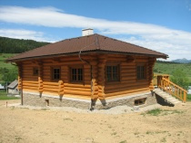 Blockbau – ebenerdiger Bungalow