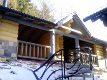 Blockhausartiger Pavillon