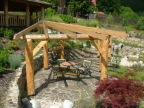 Überdachung aus Holz